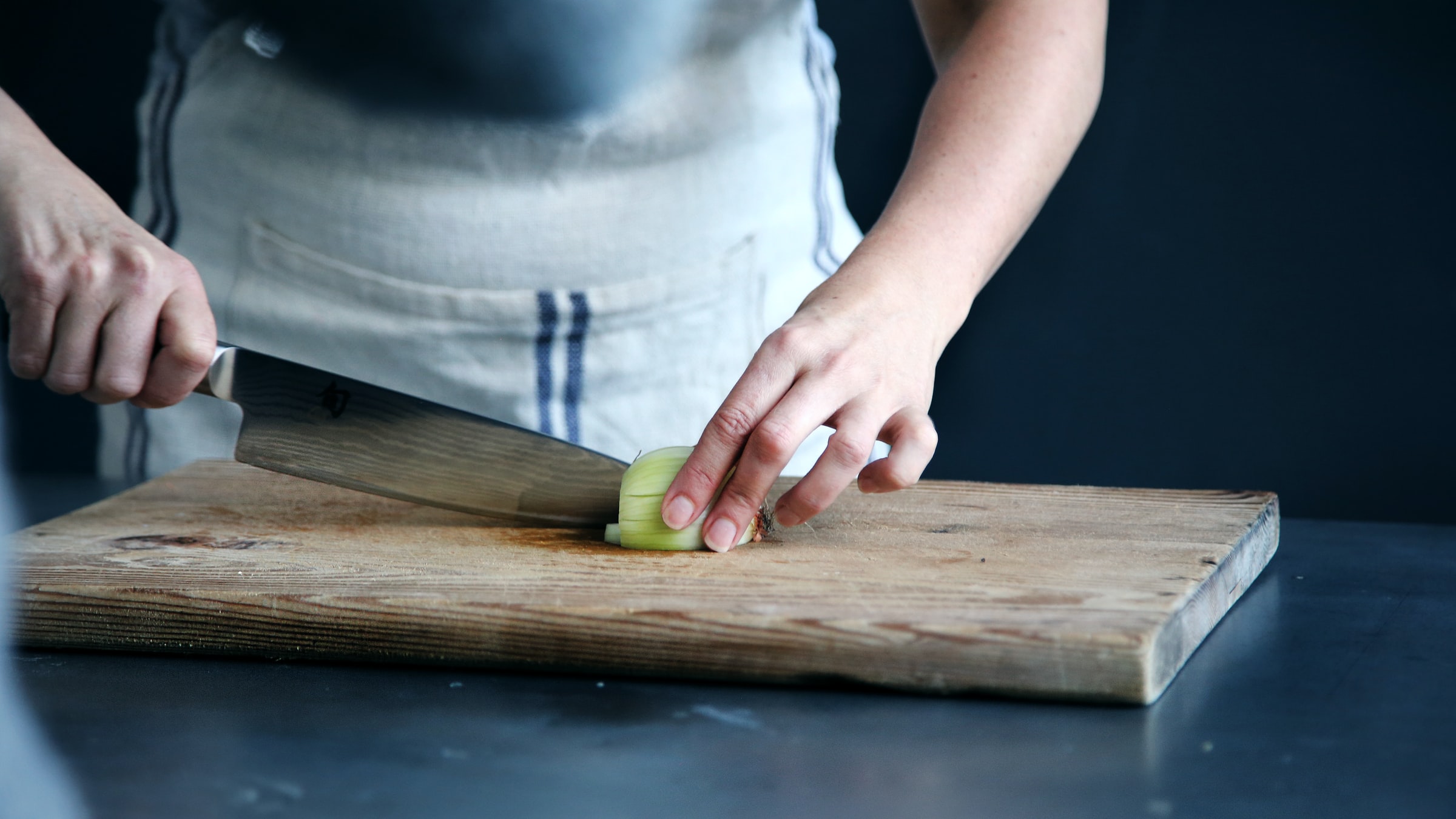 How to Clean a Wooden Cutting Board