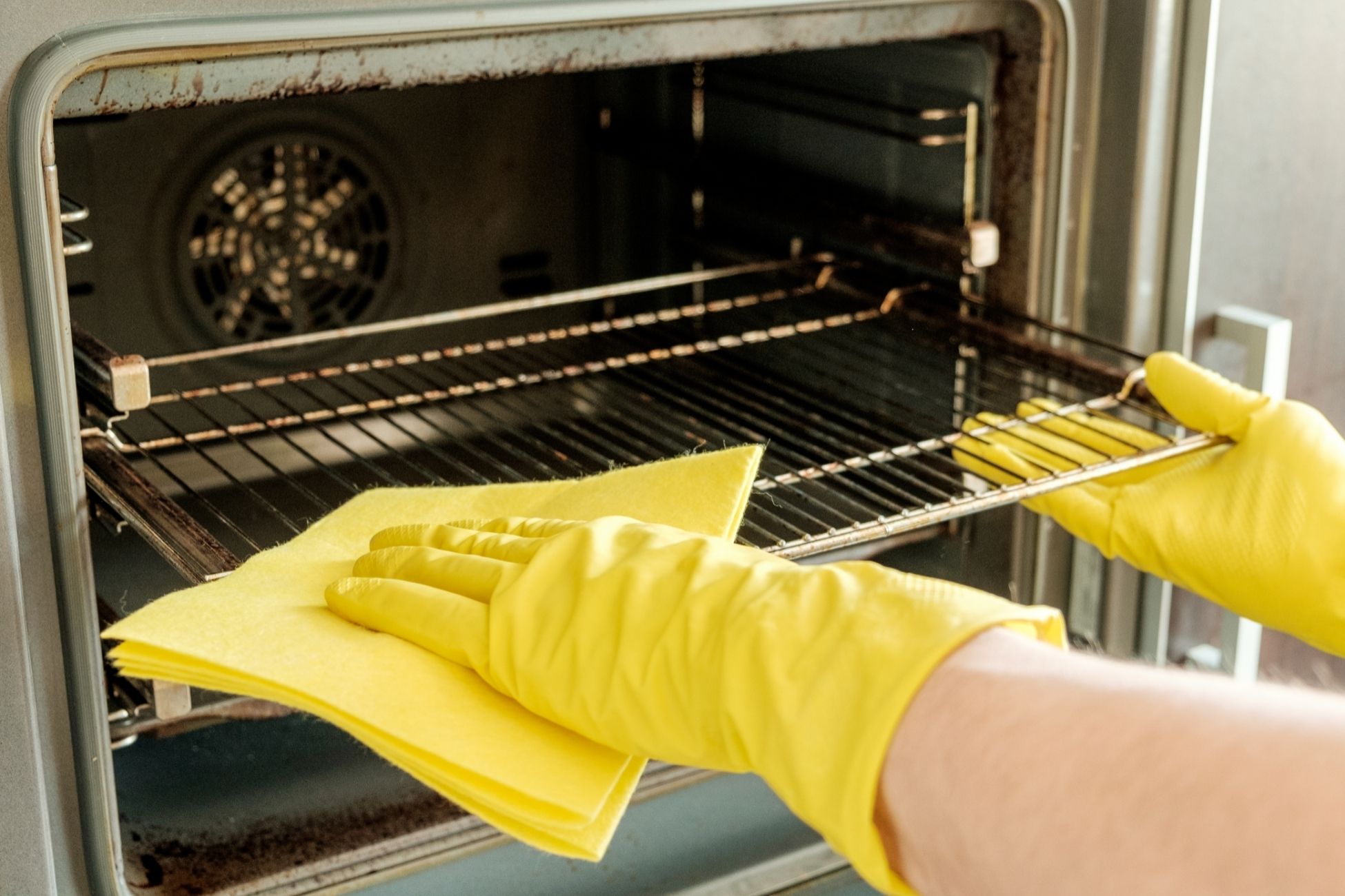 Things You Should Never Do with Oven Cleaner