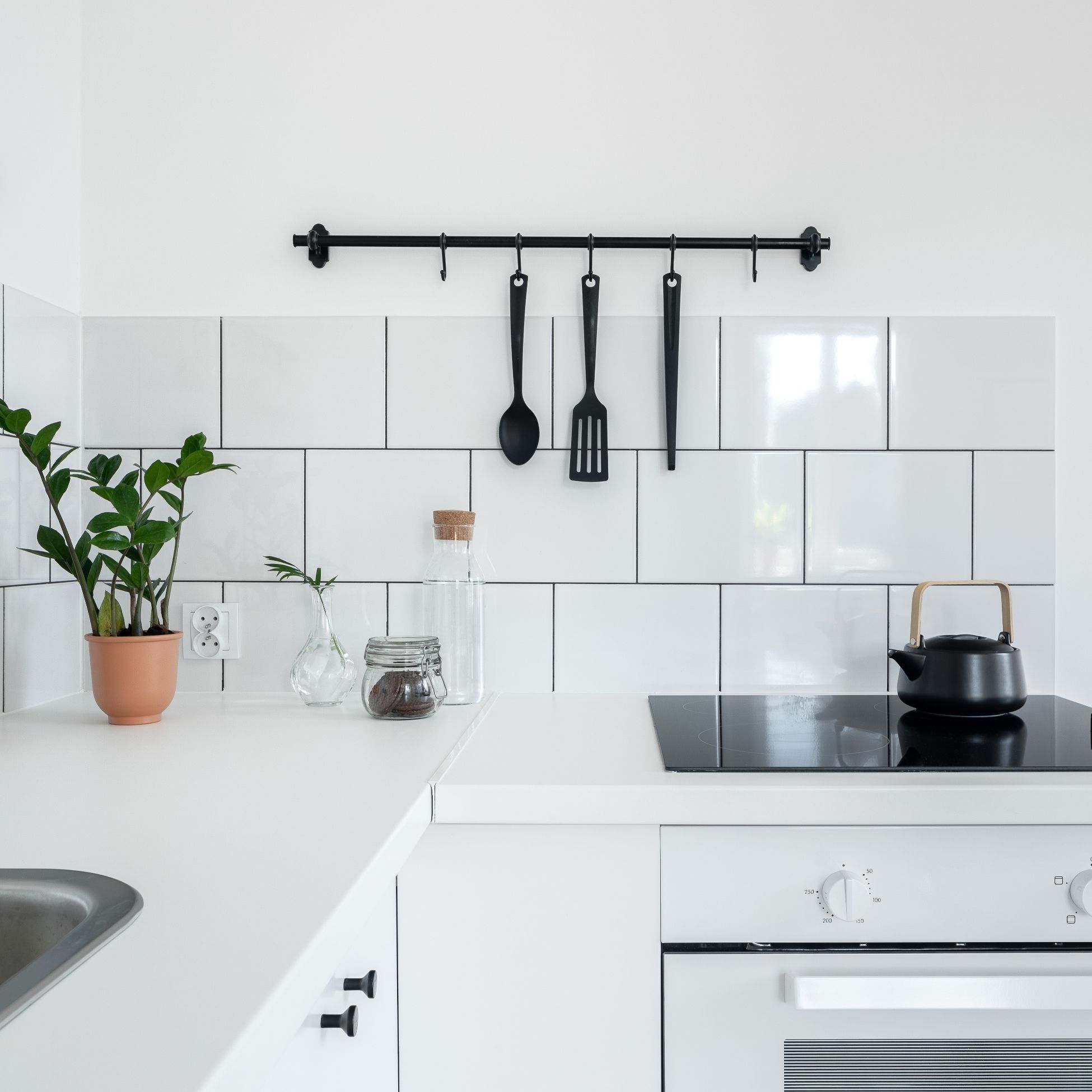 How to Keep a White Kitchen Clean