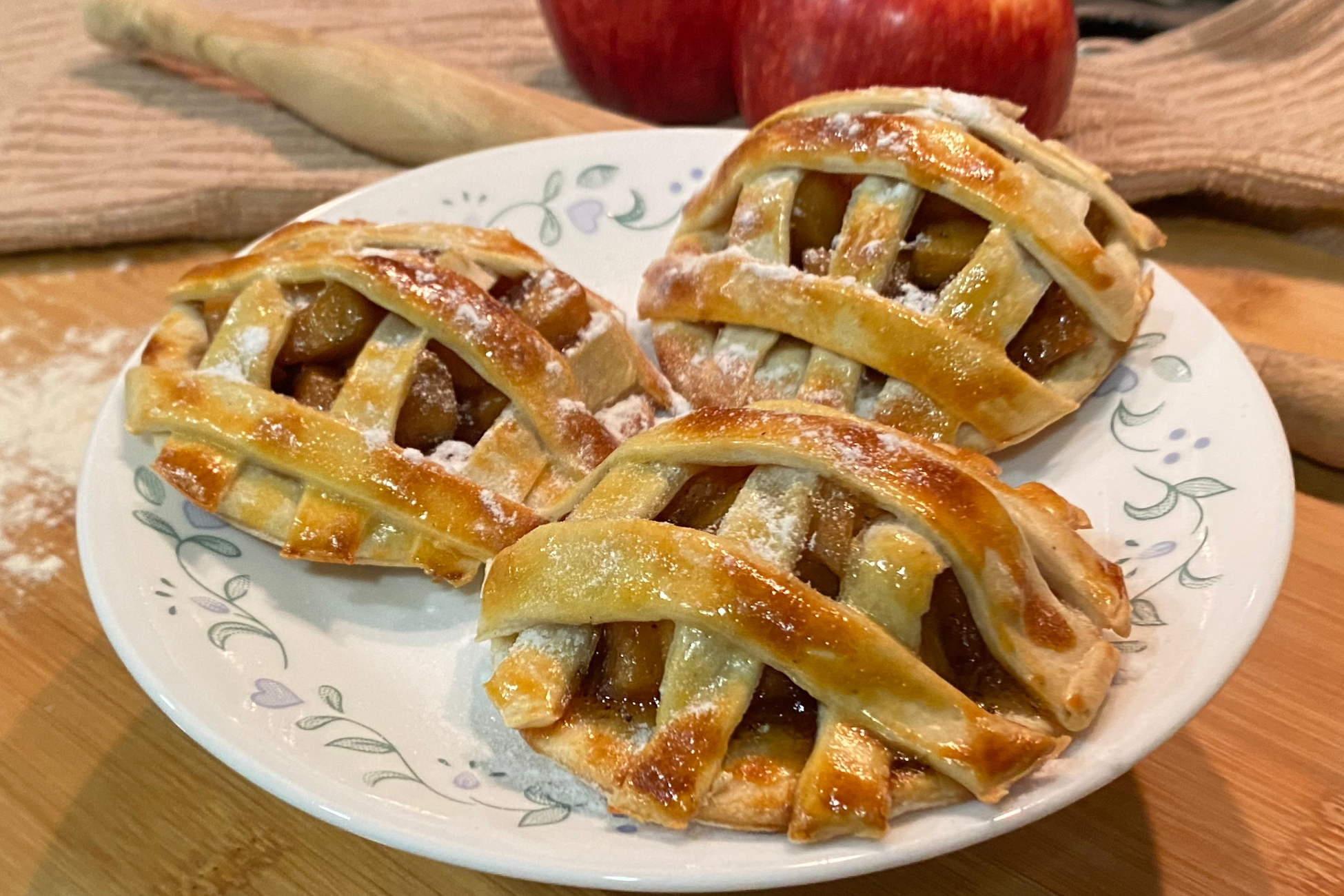 Mini Apple Pie Recipe for a Sweet Snack or Dessert