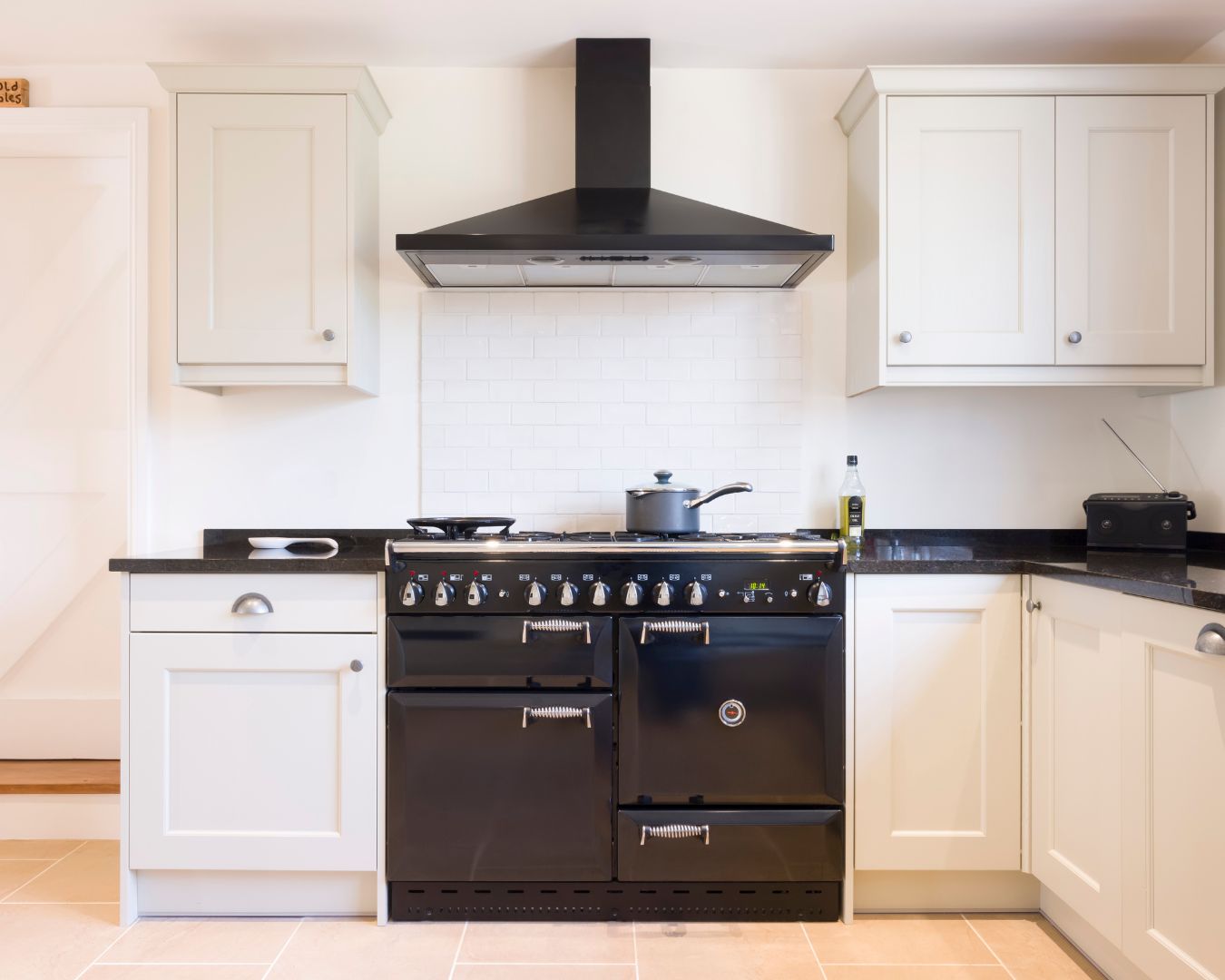 Choosing the Right Range Hood CFM: Ensuring Proper Ventilation