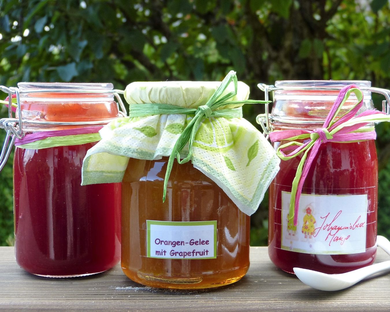 How to Make Homemade Gifts: Jams, Sauces, and Baked Goods