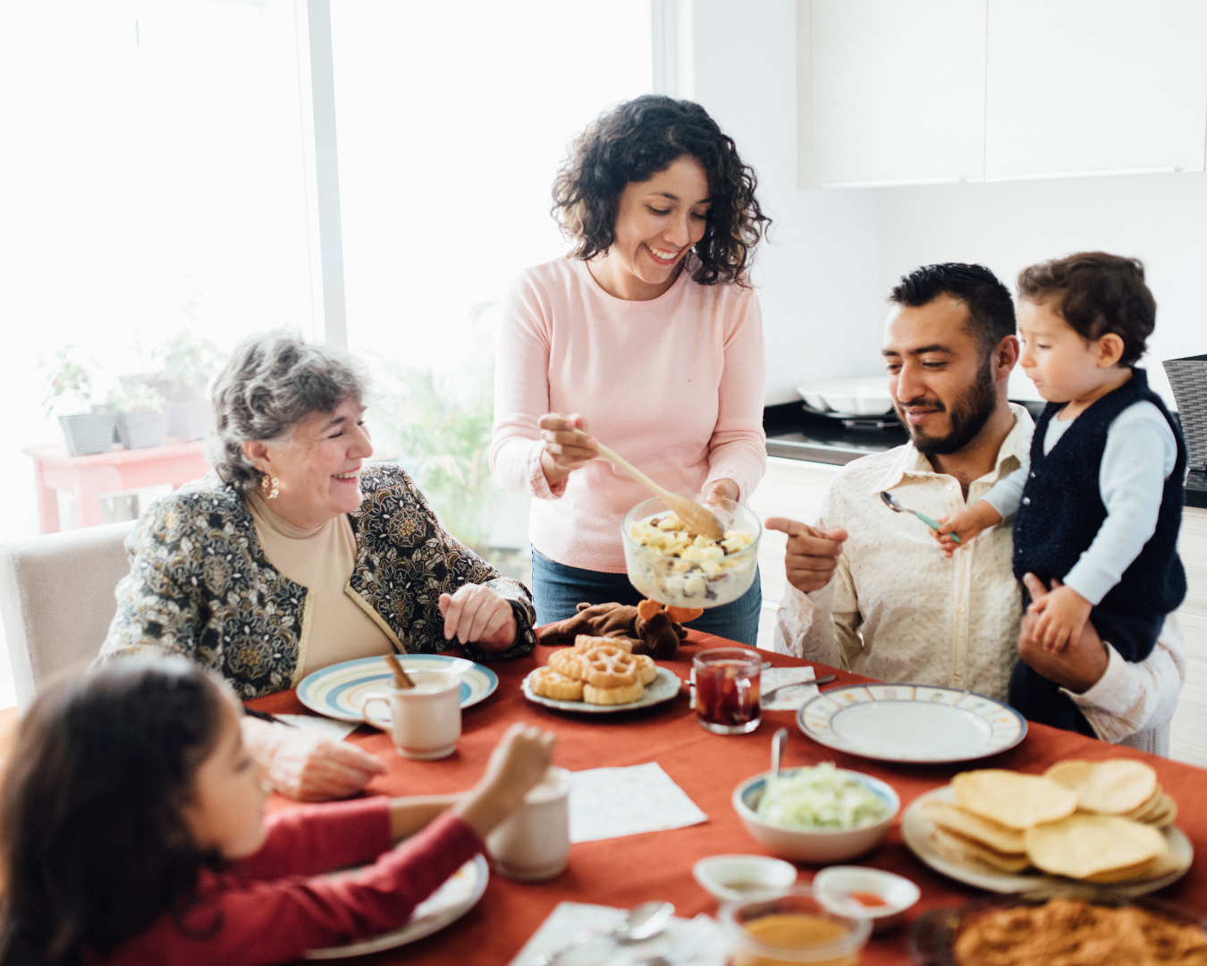 Proper Etiquette When Eating with Family