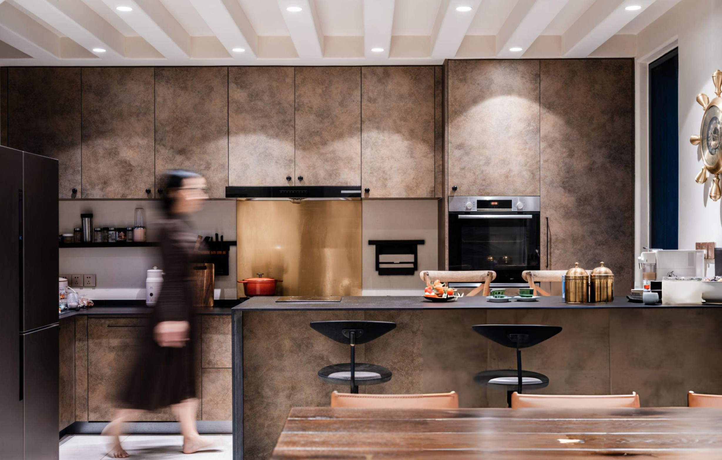 How to Blend Trends with Classics in Your Kitchen